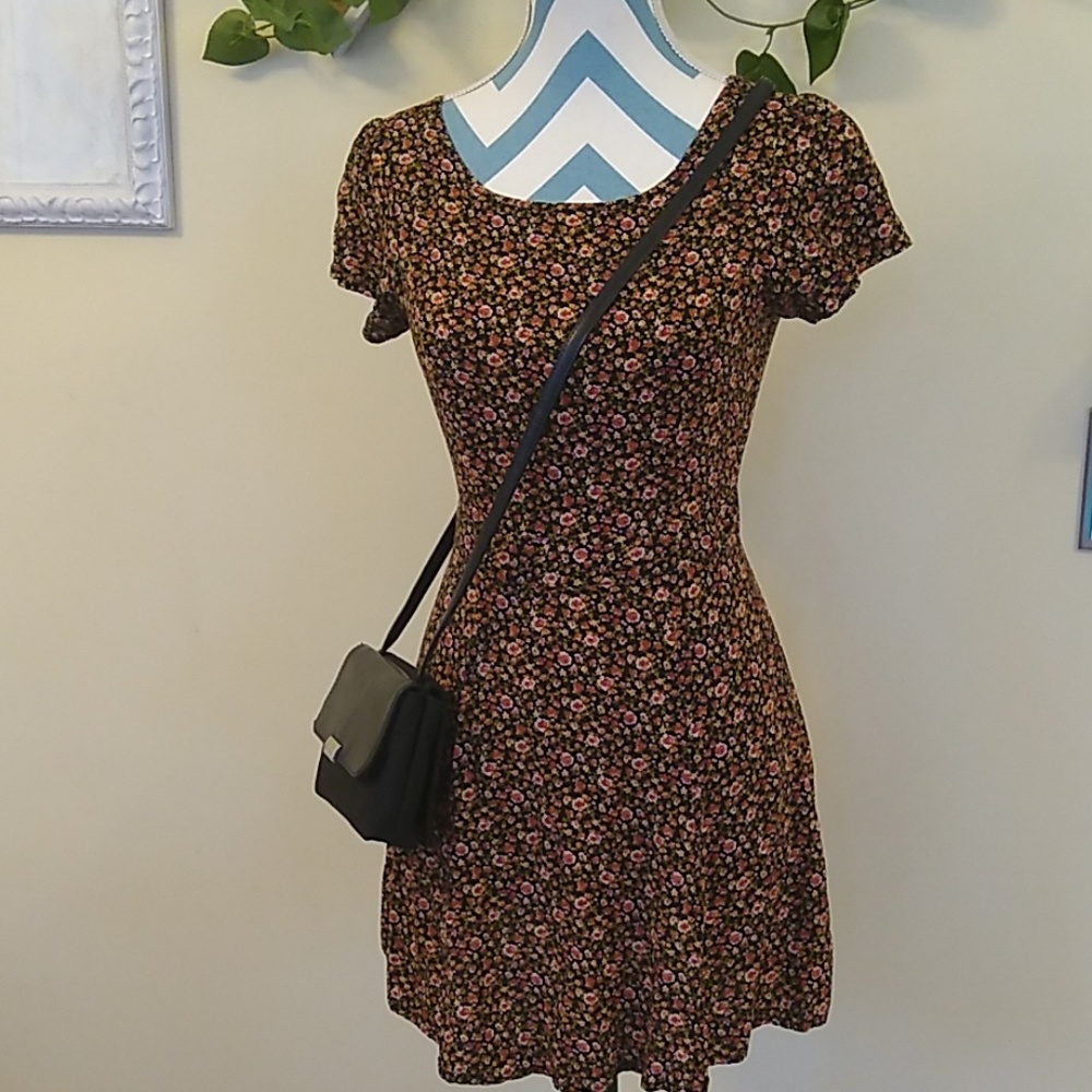 Forever 21 Floral Dress - Picture 2 of 8